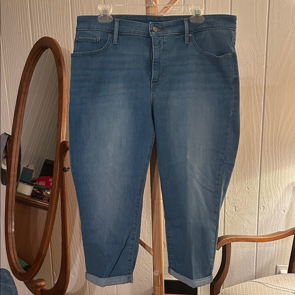 Levi's Classic Blue Ankle Jeans